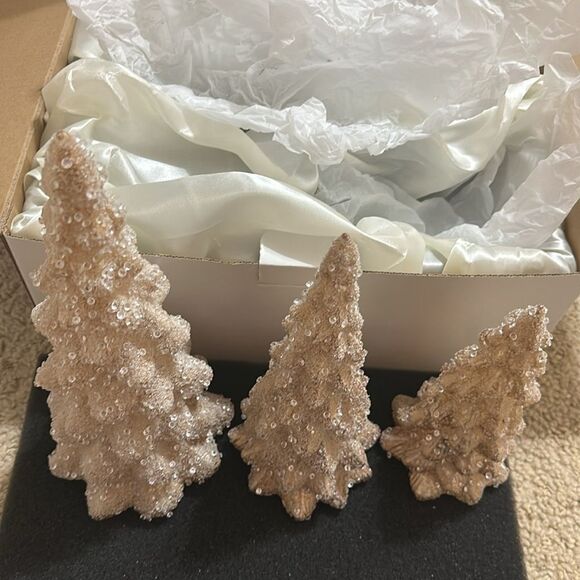 Frontgate Elegant Frosted Gold “Diamond” studded Holiday Tree Set - Picture 2 of 10